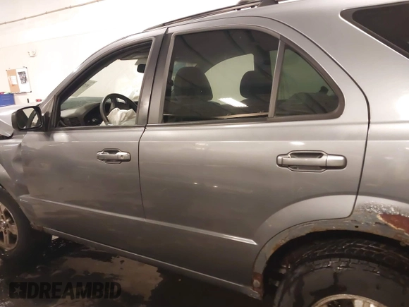 2004 Kia Sorento LX with VIN KNDJC733545251146, listed as a IAAI auction lot 41588725 with 139,571 mi miles. Bid and sale history available at carsss.com. Image 15.