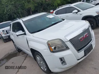 2013 GMC Terrain Denali z VIN 2GKALYEK2D6146776, wystawiony jako IAAI lot #42294845 z przebiegiem 142 512 mil mil oraz . Historia ofert i sprzedaży dostępna na DreamBid. Obrazek 1.
