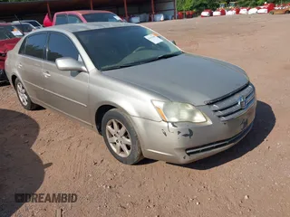 2006 Toyota Avalon XL z VIN 4T1BK36BX6U128319, wystawiony jako IAAI lot #42454188 z przebiegiem 269 792 mil mil oraz . Historia ofert i sprzedaży dostępna na DreamBid. Obrazek 1.