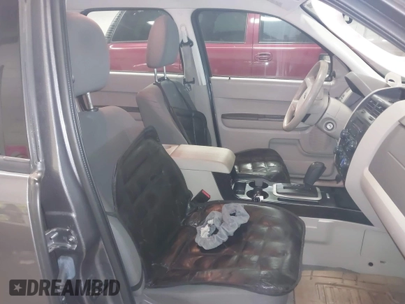 2011 Ford Escape XLS z VIN 1FMCU9C71BKB77819, wystawiony jako IAAI lot #42485716 z przebiegiem 204 218 mil mil oraz . Historia ofert i sprzedaży dostępna na DreamBid. Obrazek 5.