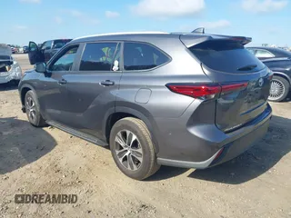 2023 Toyota Highlander L z VIN 5TDKDRAH6PS039527, wystawiony jako IAAI lot #42165200 z przebiegiem 27 350 mil mil oraz . Historia ofert i sprzedaży dostępna na DreamBid. Obrazek 3.