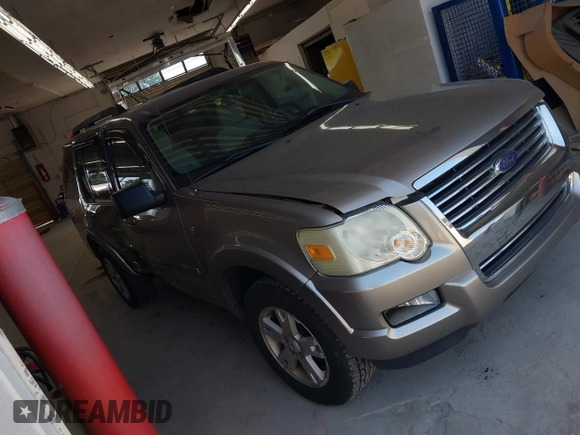 2008 Ford Explorer XLT z VIN 1FMEU73898UB09934, wystawiony jako IAAI lot #42560438 z przebiegiem 106 359 mil mil oraz . Historia ofert i sprzedaży dostępna na DreamBid. Obrazek 1.