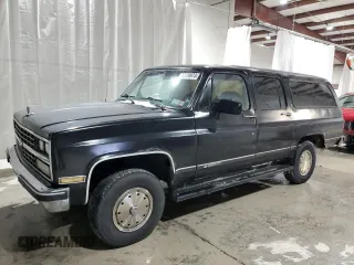 1990 Chevrolet Suburban z VIN 1GNGV26K0LF136318, wystawiony jako Copart lot #87379974 z przebiegiem 99 730 mil mil oraz Czysty tytuł • Clean title. Historia ofert i sprzedaży dostępna na DreamBid. Obrazek 1.
