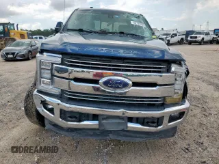 2018 Ford F-250 XL with VIN 1FT7W2BT8JEC38747, listed as a Copart auction lot 62722925 with 155,078 mi miles and Clean title. Bid and sale history available at DreamBid. Image 5.
