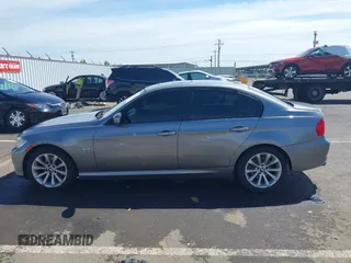 2011 BMW 3 Series 328i xDrive z VIN WBAPK5G52BNN81964, wystawiony jako IAAI lot #42206128 z przebiegiem 118 752 mil mil oraz . Historia ofert i sprzedaży dostępna na DreamBid. Obrazek 14.