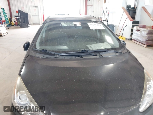2016 Toyota Prius One z VIN JTDKDTB30G1121217, wystawiony jako IAAI lot #41977530 z przebiegiem 110 034 mil mil oraz . Historia ofert i sprzedaży dostępna na DreamBid. Obrazek 6.