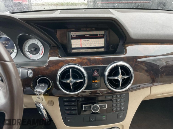 2013 Mercedes-Benz GLK with VIN WDCGG8JB0DF983820, listed as a Copart auction lot 55112155 with 141,094 mi miles and Clean Title. Bid and sale history available at carsss.com. Image 9.