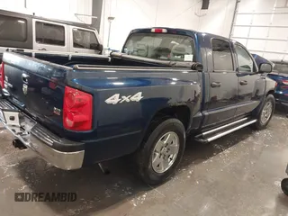 2005 Dodge Dakota SLT with VIN 1D7HW48N45S275932, listed as a IAAI auction lot 41763401 with 100,819 mi miles. Bid and sale history available at carsss.com. Image 4.