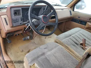 1989 GMC Sierra 1500 with VIN 2GTGC29K4K1535524, listed as a Copart auction lot 43388905 with 1,107,360 mi miles and Clean Title. Bid and sale history available at DreamBid. Image 8.