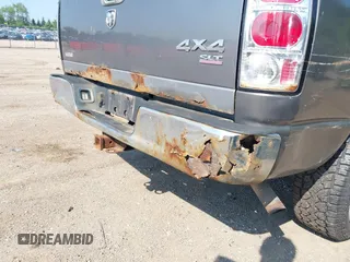 2006 Dodge 1500 SLT z VIN 1D7HU18246J168221, wystawiony jako IAAI lot #42462325 z przebiegiem 195 754 mil mil oraz . Historia ofert i sprzedaży dostępna na DreamBid. Obrazek 6.