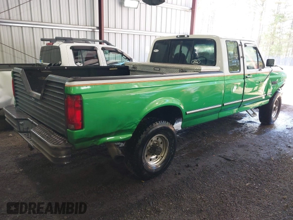 1997 Ford F-250 HD with VIN 1FTHX26F1VEB16291, listed as a IAAI auction lot 42046269 with 324,062 mi miles. Bid and sale history available at carsss.com. Image 4.