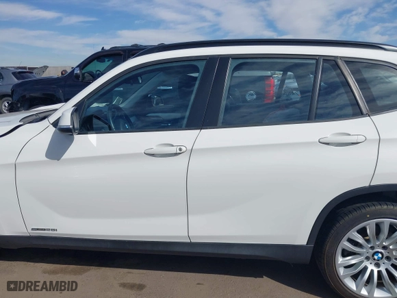 2014 BMW X1 sDrive28i with VIN WBAVM1C52EVW52505, listed as a IAAI auction lot 41625122 with 44,684 mi miles. Bid and sale history available at carsss.com. Image 14.
