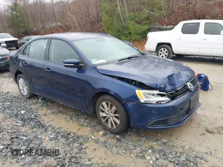 2011 Volkswagen Jetta Sedan SE w/Convenience & Sunroof PZEV with VIN 3VWDZ7AJ0BM337949, listed as a IAAI auction lot 41918098 with 199,711 mi miles. Bid and sale history available at carsss.com. Image 1.