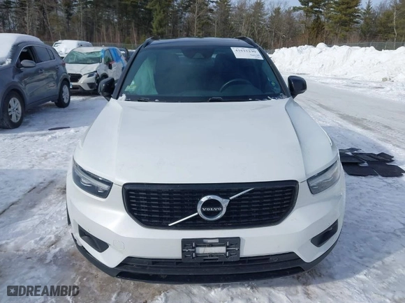 2020 Volvo XC40 R-Design with VIN YV4162UM1L2265124, listed as a IAAI auction lot 41615190 with 35,077 mi miles. Bid and sale history available at carsss.com. Image 12.