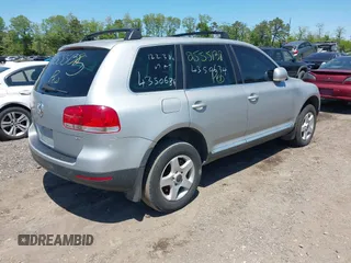 2004 Volkswagen Touareg z VIN WVGBC67L74D017200, wystawiony jako IAAI lot #42305070 z przebiegiem Nie podano mil oraz . Historia ofert i sprzedaży dostępna na DreamBid. Obrazek 4.