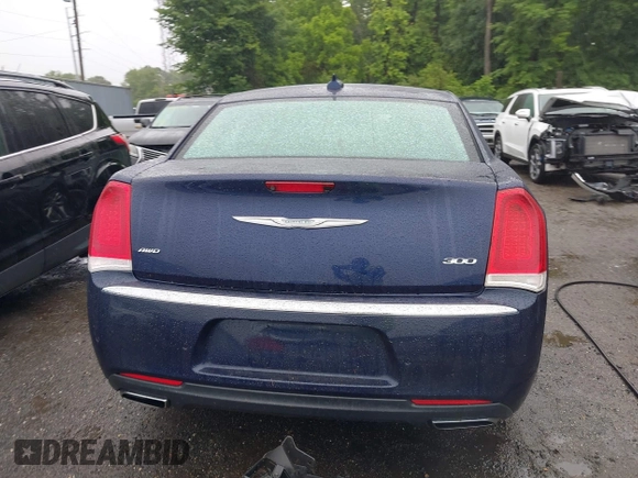 2016 Chrysler 300 Limited z VIN 2C3CCARG5GH334805, wystawiony jako IAAI lot #42355710 z przebiegiem 43 890 mil mil oraz . Historia ofert i sprzedaży dostępna na DreamBid. Obrazek 16.