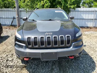 2015 Jeep Cherokee Trailhawk with VIN 1C4PJMBS6FW785891, listed as a Copart auction lot 61040565 with 156,421 mi miles and Clean title. Bid and sale history available at DreamBid. Image 5.