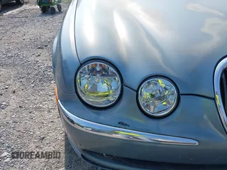2004 Jaguar S-Type z VIN SAJEA01T64FN07825, wystawiony jako IAAI lot #42403796 z przebiegiem 133 011 mil mil oraz . Historia ofert i sprzedaży dostępna na DreamBid. Obrazek 6.