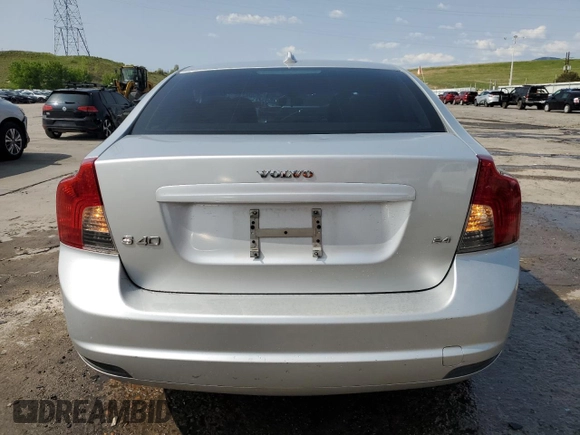 2008 Volvo S40 2.4L z VIN YV1MS390682382013, wystawiony jako Copart lot #58504335 z przebiegiem 93 187 mil mil oraz Szkoda całkowita • Salvage title. Historia ofert i sprzedaży dostępna na DreamBid. Obrazek 6.