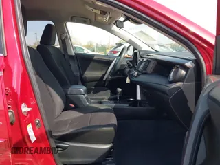 2017 Toyota RAV4 LE z VIN JTMZFREV1HJ114691, wystawiony jako IAAI lot #41920061 z przebiegiem 35 885 mil mil oraz . Historia ofert i sprzedaży dostępna na DreamBid. Obrazek 5.