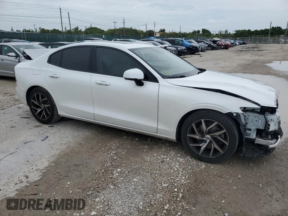 2020 Volvo S60 Momentum with VIN 7JR102FK1LG064974, listed as a Copart auction lot 57457794 with 32,520 mi miles and Salvage Title. Bid and sale history available at carsss.com. Image 4.