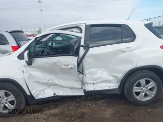 2020 Chevrolet Trax LS z VIN KL7CJKSB8LB085048, wystawiony jako IAAI lot #38242977 z przebiegiem 32 428 mil mil oraz . Historia ofert i sprzedaży dostępna na DreamBid. Obrazek 14.