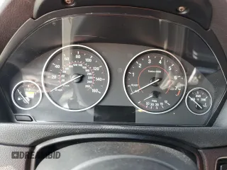 2018 BMW 3 Series 340i z VIN WBA8B3G53JNV00977, wystawiony jako Copart lot #53923065 z przebiegiem Nie podano mil oraz Tytuł czysty. Historia ofert i sprzedaży dostępna na DreamBid. Obrazek 9.