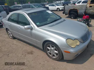 2003 Mercedes-Benz C 240 z VIN WDBRF81J53F415391, wystawiony jako IAAI lot #42395978 z przebiegiem 201 659 mil mil oraz . Historia ofert i sprzedaży dostępna na DreamBid. Obrazek 1.