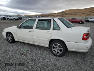 1999 Volvo S70 z VIN YV1LS55A8X2611277, wystawiony jako Copart lot #81845884 z przebiegiem 75 143 mil mil oraz Szkody całkowita. Historia ofert i sprzedaży dostępna na DreamBid. Obrazek 2.