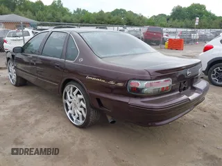 1995 Chevrolet Caprice z VIN 1G1BL52P8SR170010, wystawiony jako IAAI lot #42426059 z przebiegiem 116 749 mil mil oraz . Historia ofert i sprzedaży dostępna na DreamBid. Obrazek 3.