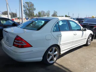 2006 Mercedes-Benz C 230 Sport z VIN WDBRF52H46F772494, wystawiony jako IAAI lot #42202080 z przebiegiem 92 364 mil mil oraz . Historia ofert i sprzedaży dostępna na DreamBid. Obrazek 4.