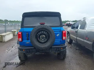 2022 Ford Bronco с VIN 1FMEE5DP7NLB05406, выставлен на аукционе IAAI как лот 42607701 с пробегом 38 206 миль миль и . История ставок и продаж доступна на DreamBid. Изображение 16.