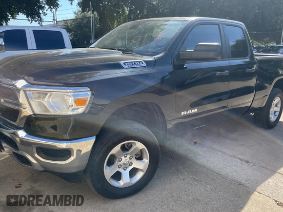 2019 Ram 1500 Tradesman z VIN 1C6SRFCT8KN585978, wystawiony jako Copart lot #78004934 z przebiegiem 102 838 mil mil oraz Czysty tytuł • Clean title. Historia ofert i sprzedaży dostępna na DreamBid. Obrazek 2.