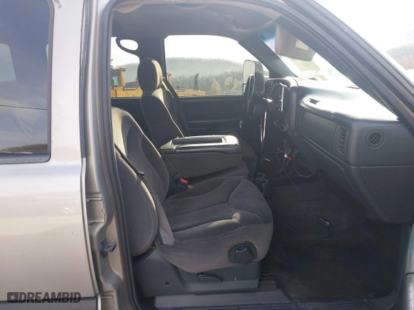 2002 GMC Sierra 2500HD SLE with VIN 1GTHK23U12F248328, listed as a IAAI auction lot 41806690 with 235,807 mi miles. Bid and sale history available at carsss.com. Image 5.