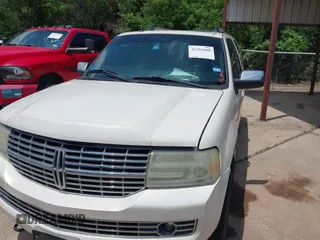 2007 Lincoln Navigator z VIN 5LMFL27567LJ14424, wystawiony jako IAAI lot #42202680 z przebiegiem 266 419 mil mil oraz . Historia ofert i sprzedaży dostępna na DreamBid. Obrazek 6.