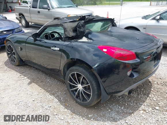 2007 Pontiac Solstice GXP z VIN 1G2MG35X17Y125299, wystawiony jako IAAI lot #42168624 z przebiegiem 123 526 mil mil oraz . Historia ofert i sprzedaży dostępna na DreamBid. Obrazek 3.