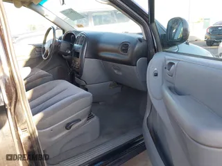 2006 Dodge Grand Caravan SXT with VIN 2D4GP44L36R630845, listed as a IAAI auction lot 42042341 with 203,675 mi miles. Bid and sale history available at carsss.com. Image 5.