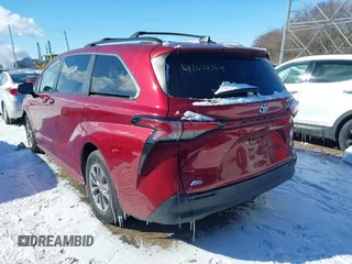 2021 Toyota Sienna XLE with VIN 5TDYSKFC8MS030845, listed as a IAAI auction lot 41628364 with 63,671 mi miles. Bid and sale history available at carsss.com. Image 3.