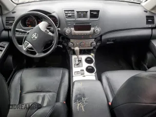 2012 Toyota Highlander z VIN 5TDBK3EH4CS114863, wystawiony jako Copart lot #56175355 z przebiegiem 168 327 mil mil oraz Szkody całkowita. Historia ofert i sprzedaży dostępna na DreamBid. Obrazek 8.