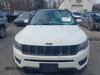 2019 Jeep Compass Latitude with VIN 3C4NJDBB6KT593118, listed as a IAAI auction lot 41747020 with 118,854 mi miles. Bid and sale history available at carsss.com. Image 6.
