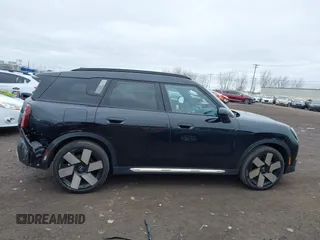 2025 MINI Countryman S z VIN WMZ23GA06S7P27483, wystawiony jako IAAI lot #42043477 z przebiegiem 3 781 mil mil oraz . Historia ofert i sprzedaży dostępna na DreamBid. Obrazek 13.