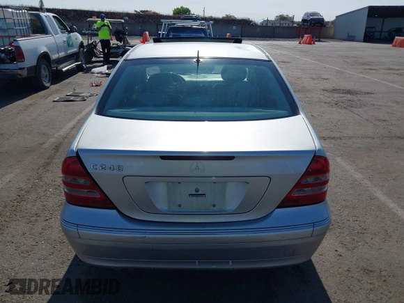 2002 Mercedes-Benz C 230/260/280/320 с VIN WDBRF61J62F233802, выставлен на аукционе IAAI как лот 42574637 с пробегом 238 810 миль миль и . История ставок и продаж доступна на DreamBid. Изображение 16.