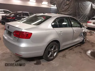2012 Volkswagen Jetta Sedan SE w/Convenience & Sunroof PZEV with VIN 3VWBP7AJ9CM342419, listed as a IAAI auction lot 41468946 with 252,557 mi miles. Bid and sale history available at carsss.com. Image 4.