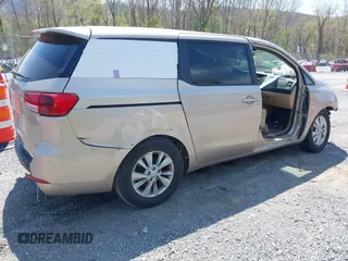 2017 Kia Sedona LX with VIN KNDMB5C14H6233059, listed as a IAAI auction lot 42006480 with 109,748 mi miles. Bid and sale history available at carsss.com. Image 4.