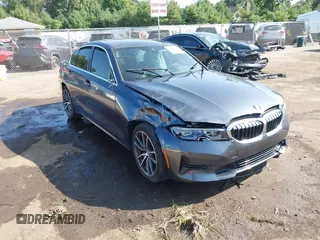2022 BMW 3 Series 330i xDrive z VIN 3MW5R7J07N8C64295, wystawiony jako IAAI lot #40148967 z przebiegiem 25 356 mil mil oraz . Historia ofert i sprzedaży dostępna na DreamBid. Obrazek 1.