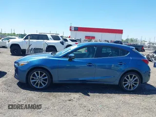 2018 Mazda 3 Touring z VIN 3MZBN1L38JM185142, wystawiony jako IAAI lot #42004450 z przebiegiem 172 096 mil mil oraz . Historia ofert i sprzedaży dostępna na DreamBid. Obrazek 14.