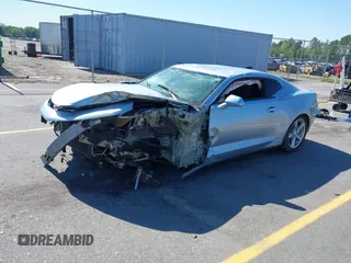 2018 Chevrolet Camaro 1LT z VIN 1G1FB1RX3J0125112, wystawiony jako IAAI lot #42034286 z przebiegiem 179 149 mil mil oraz . Historia ofert i sprzedaży dostępna na DreamBid. Obrazek 2.