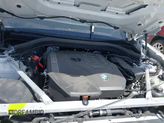 2025 BMW X4 xDrive30i z VIN 5UX33DT05S9X68660, wystawiony jako IAAI lot #41827872 z przebiegiem 8020 mil mil oraz . Historia ofert i sprzedaży dostępna na DreamBid. Obrazek 10.