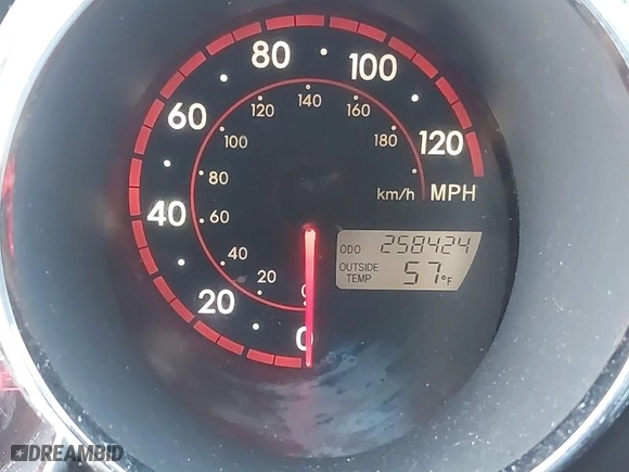 2006 Toyota Matrix STD with VIN 2T1KR32EX6C577349, listed as a IAAI auction lot 41830548 with 258,424 mi miles. Bid and sale history available at carsss.com. Image 7.