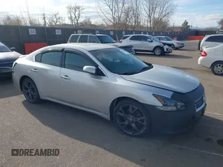 2014 Nissan Maxima SV z VIN 1N4AA5APXEC485463, wystawiony jako IAAI lot #41558878 z przebiegiem Nie podano mil oraz . Historia ofert i sprzedaży dostępna na DreamBid. Obrazek 1.